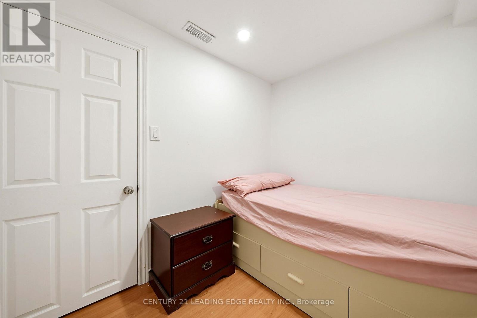 25 Croxley Green, Markham, ON photo 32