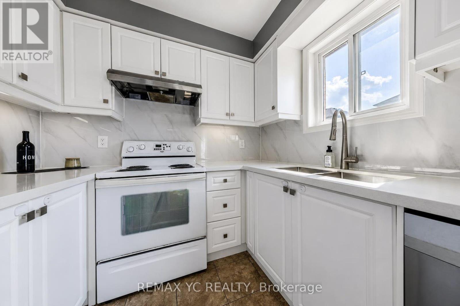 18 Coleman Drive, Barrie photo 9