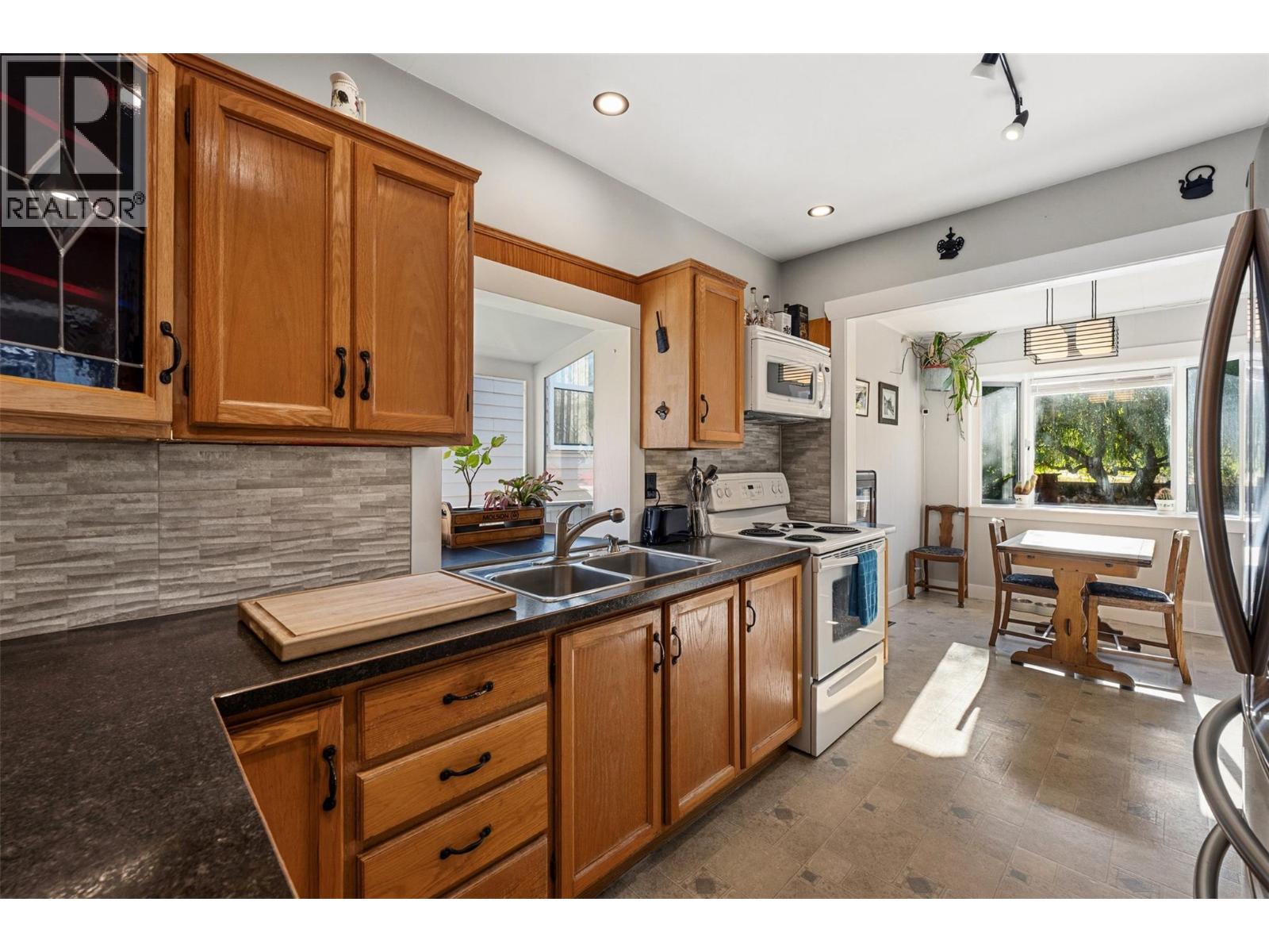 570 WADE Avenue E, Penticton - Image 1