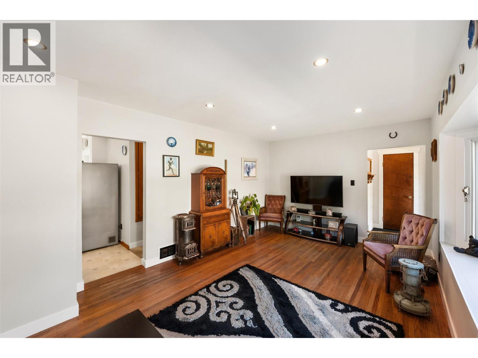 570 WADE Avenue E, Penticton - Image 1