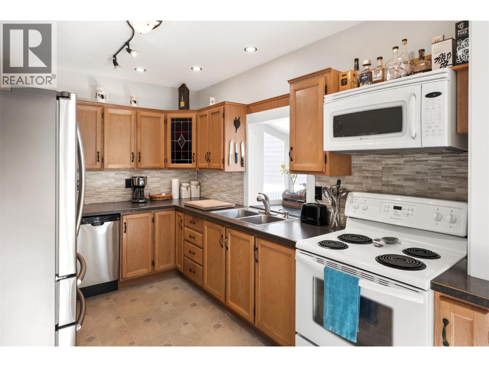 570 WADE Avenue E, Penticton - Image 1