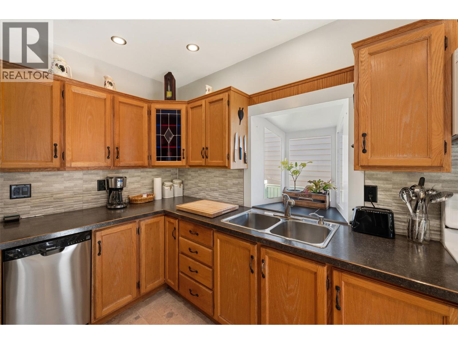 570 WADE Avenue E, Penticton - Image 1