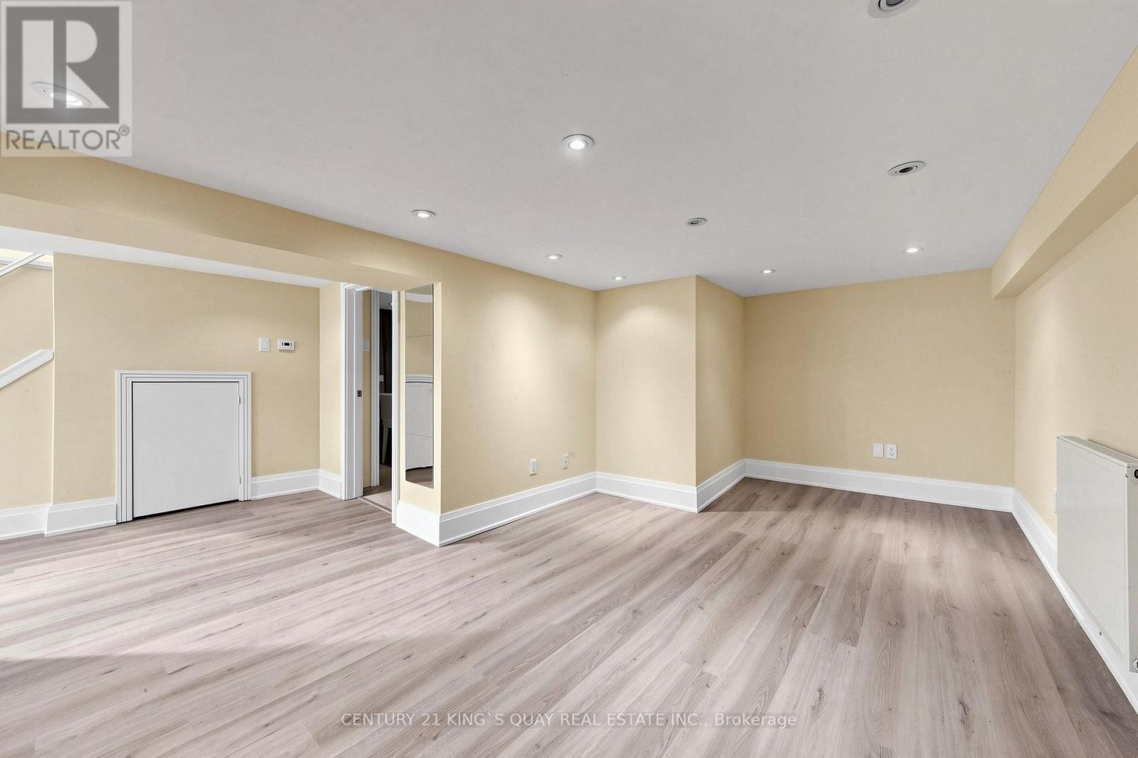 32 CRESTVIEW ROAD - 35