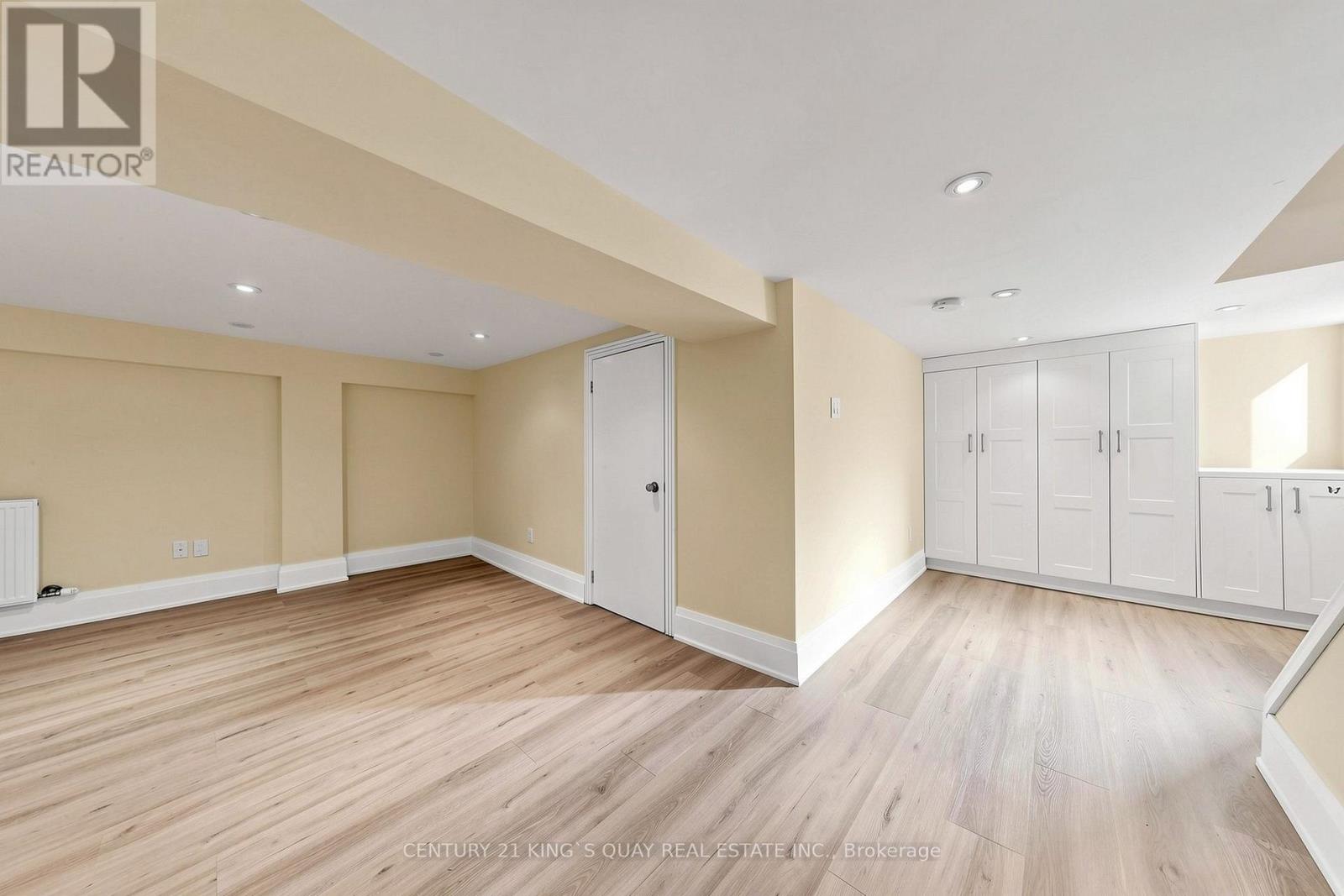 32 CRESTVIEW ROAD - 32