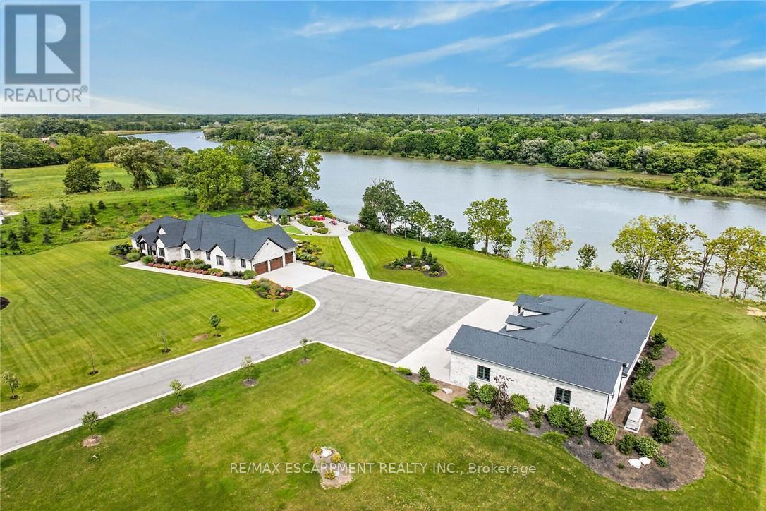 2064 River Road, Haldimand, ON photo 2