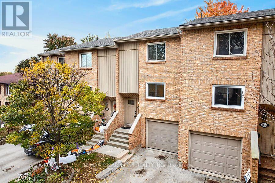 3- 63 FONTHILL Road, Hamilton, ON photo 1