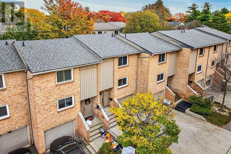 3- 63 FONTHILL Road, Hamilton, ON photo 2