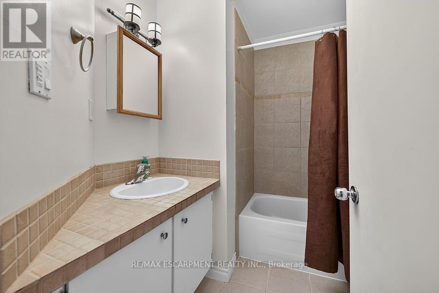 3- 63 FONTHILL Road, Hamilton, ON photo 23