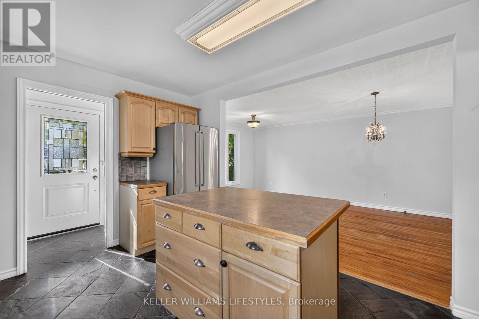42 STROUD CRESCENT - 8