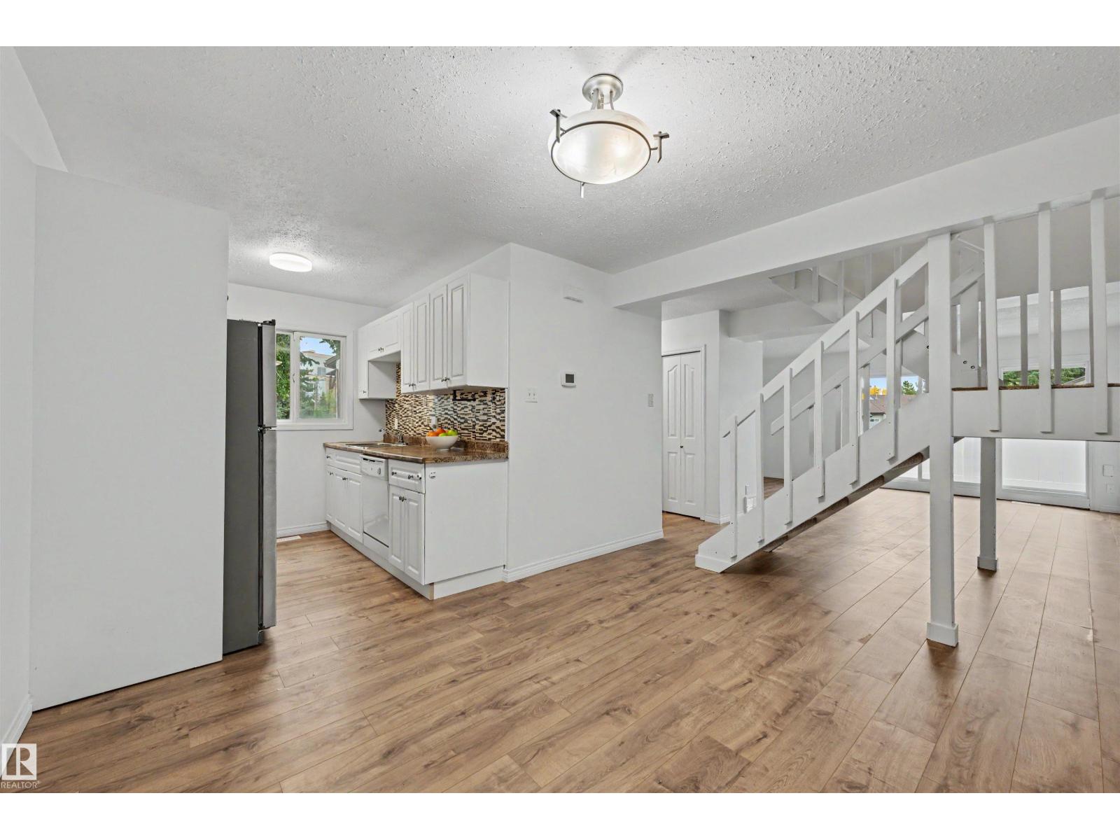 8C MEADOWLARK VG NW, Edmonton