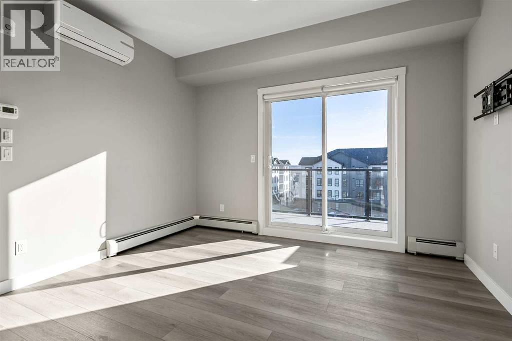 Actual Photo - vacant and ready to move in!