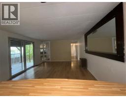 Full bathroom - 405 3rd Avenue, Castlegar, BC V1N1Y1 Photo 6