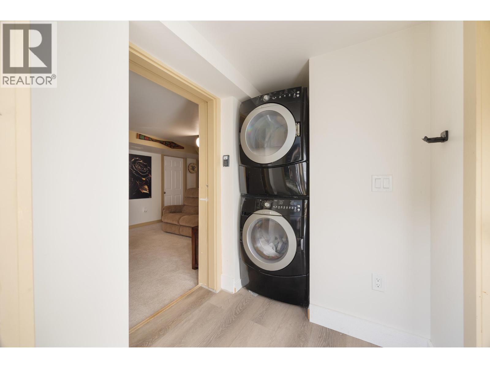 3325 Seaforth Drive, Vancouver — photo 32