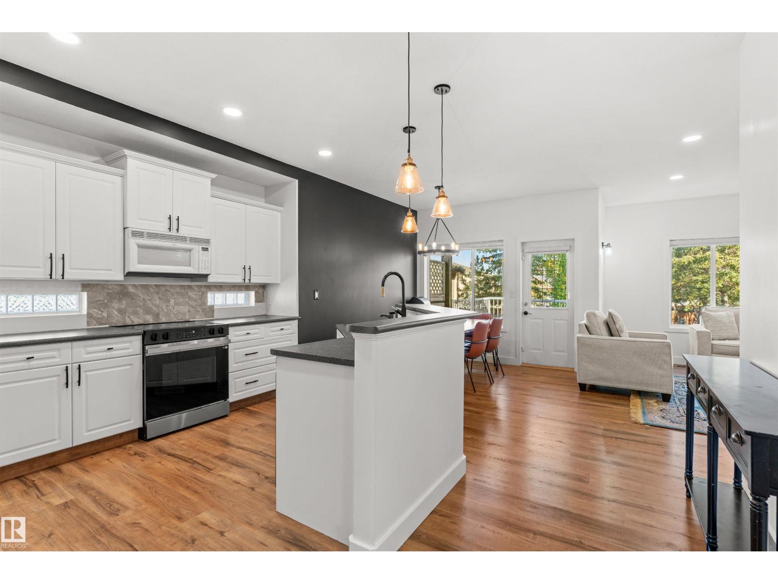 Property photograph 10 for MLS E4514304