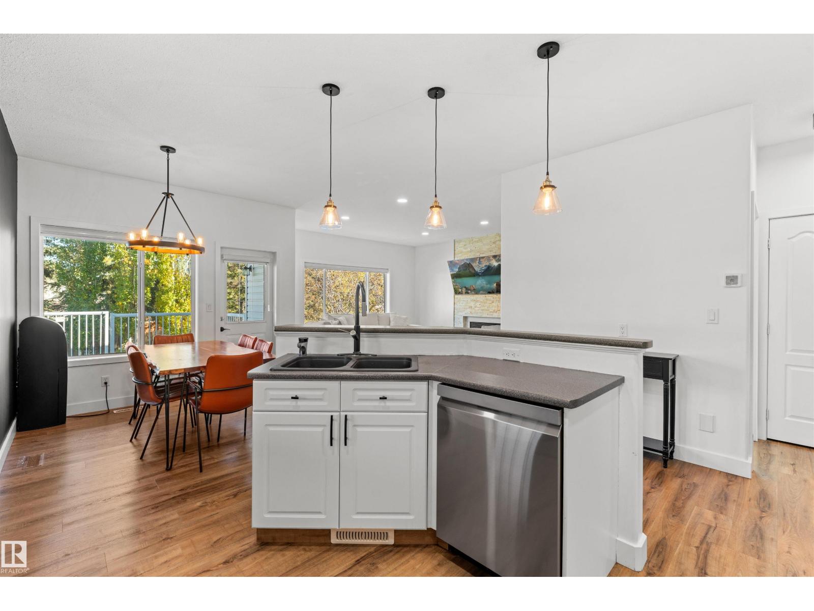 Property photograph 7 for MLS E4514304