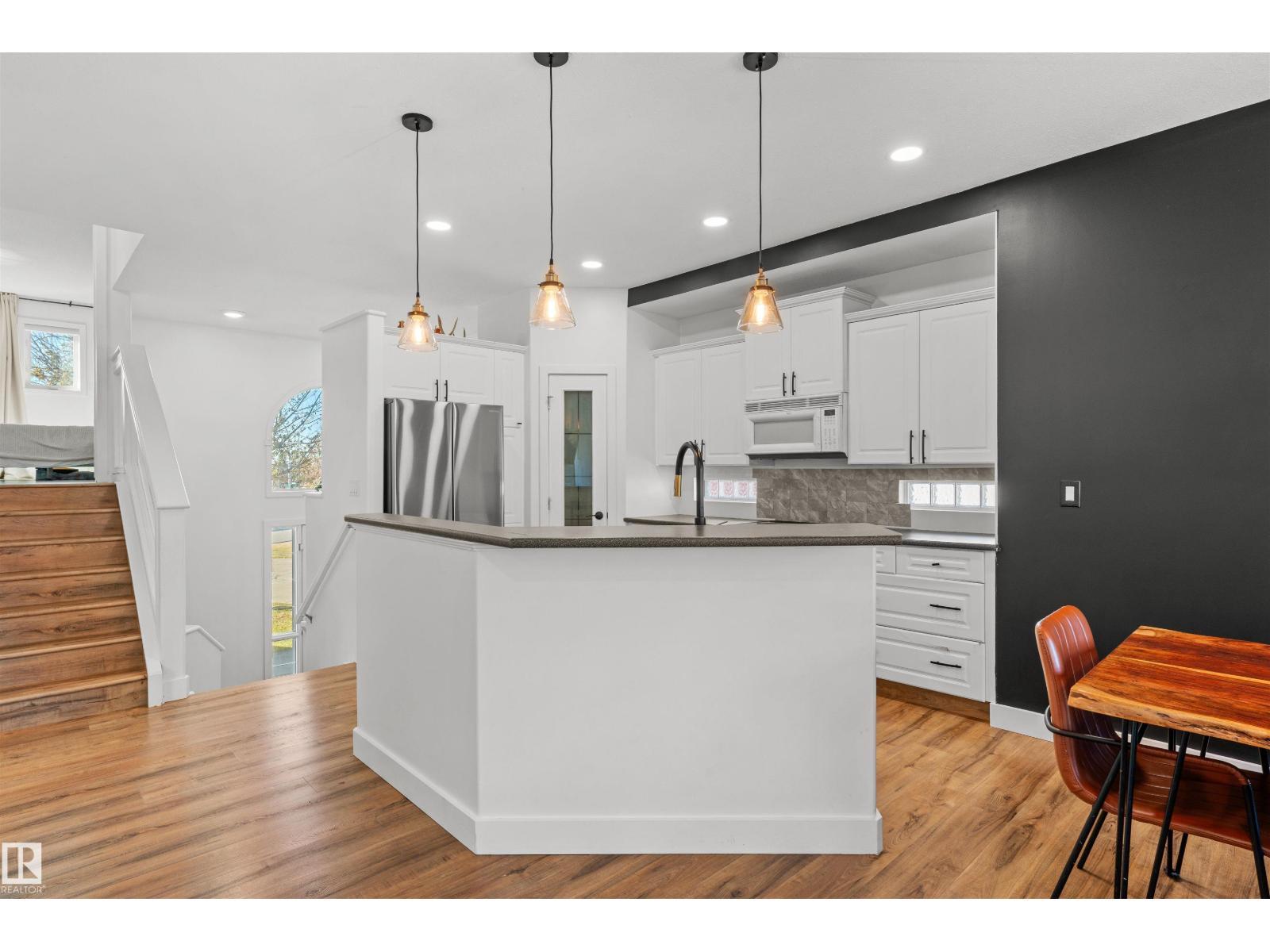 Property photograph 9 for MLS E4514304