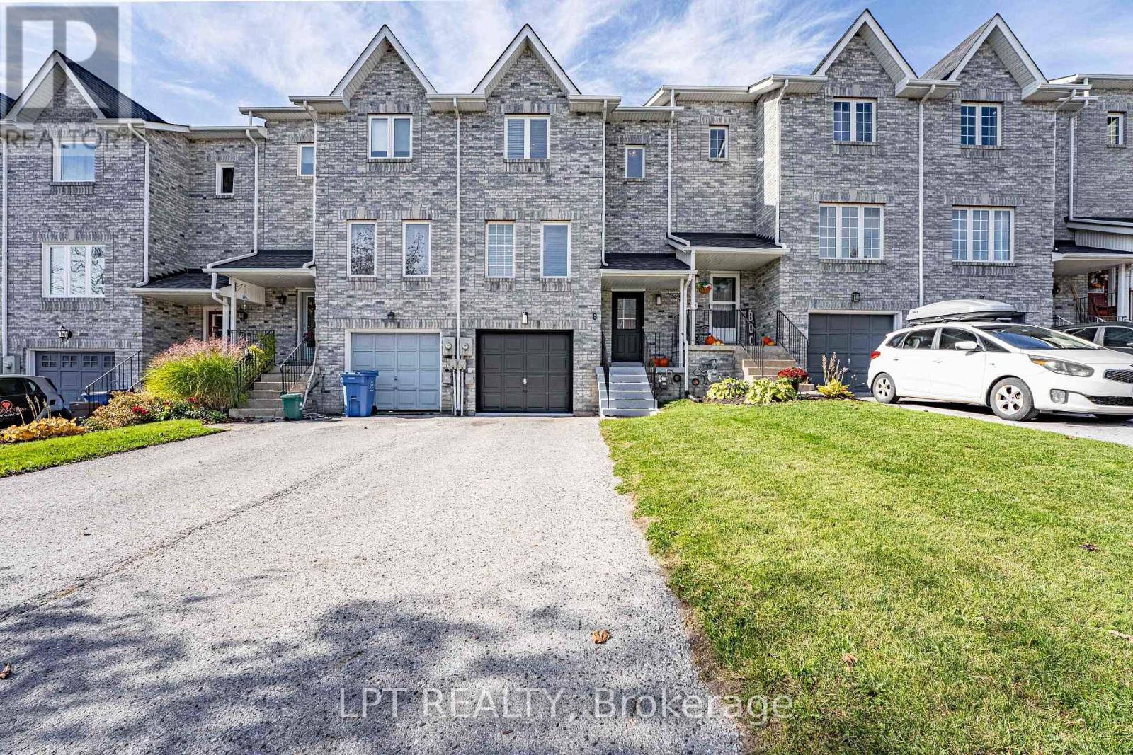 8 Hattie Court, Georgina, ON