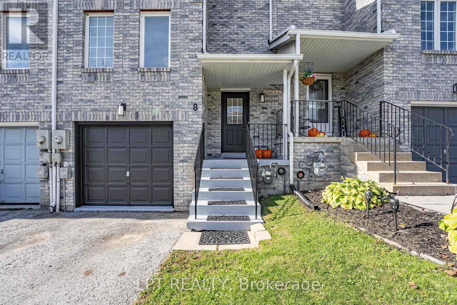 8 Hattie Court, Georgina, ON photo 2