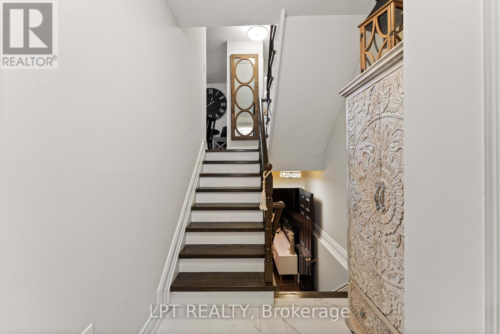 8 Hattie Court, Georgina, ON photo 4