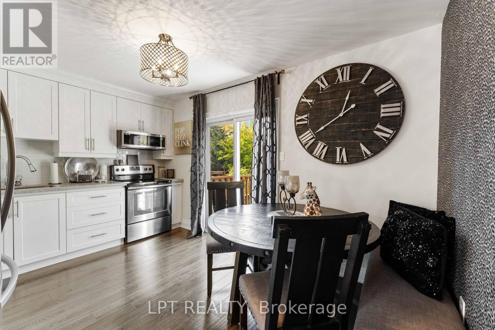 8 Hattie Court, Georgina, ON photo 5