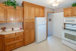 827 Peake Avenue, Winnipeg, MB R2C1M2 Photo 8