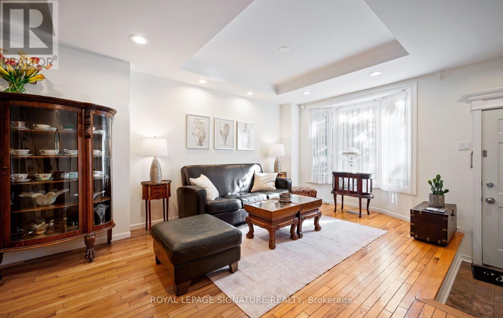 Photo of 3160 DUNDAS STREET