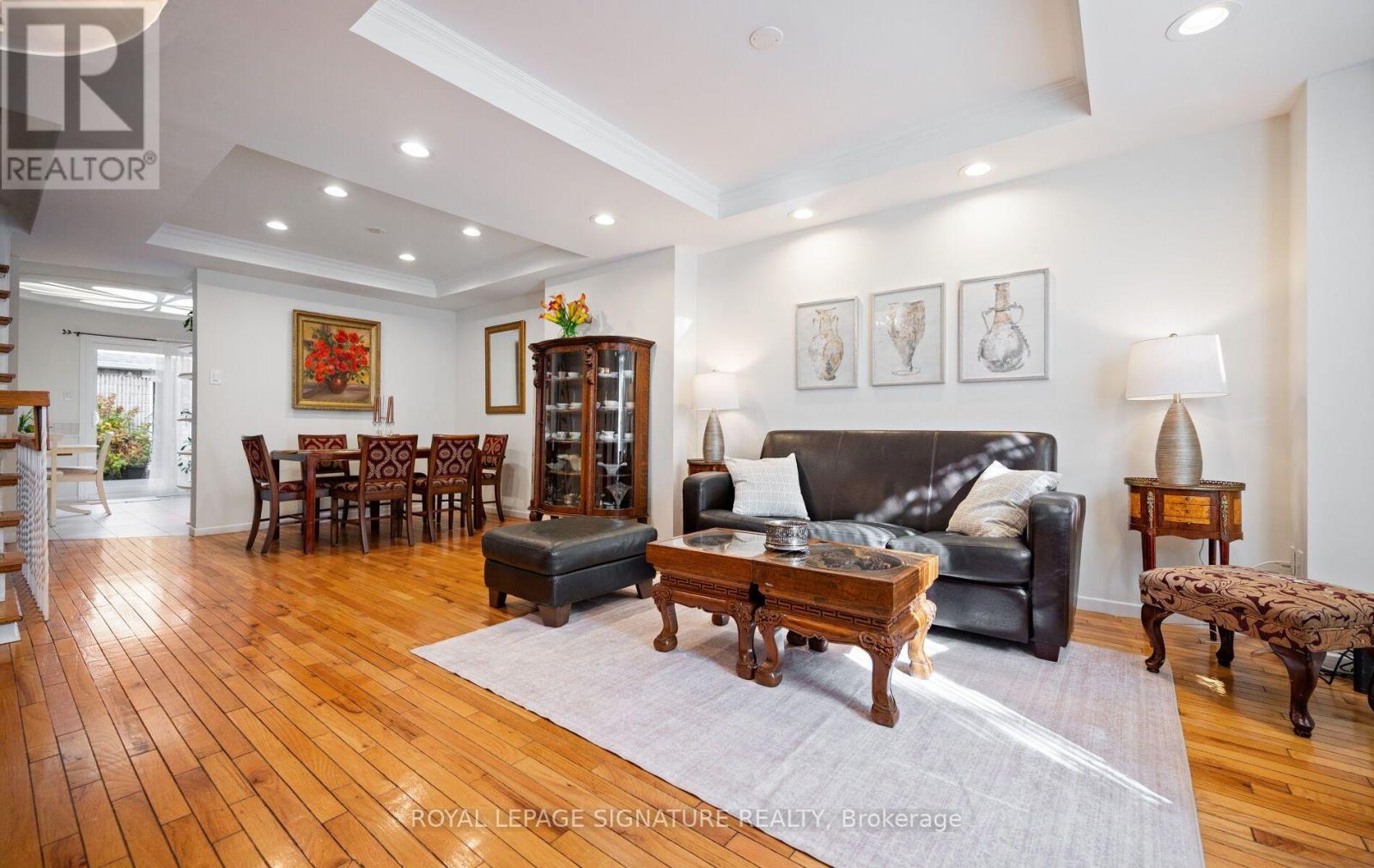 Photo of 3160 DUNDAS STREET