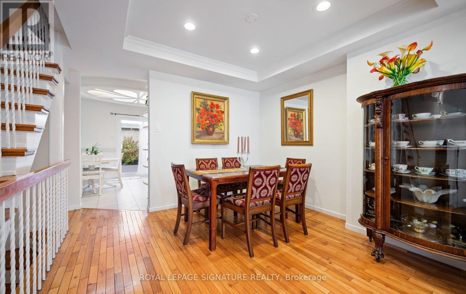 Photo of 3160 DUNDAS STREET