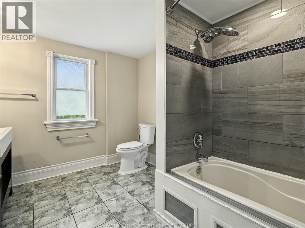 434 GLADSTONE AVENUE - 18