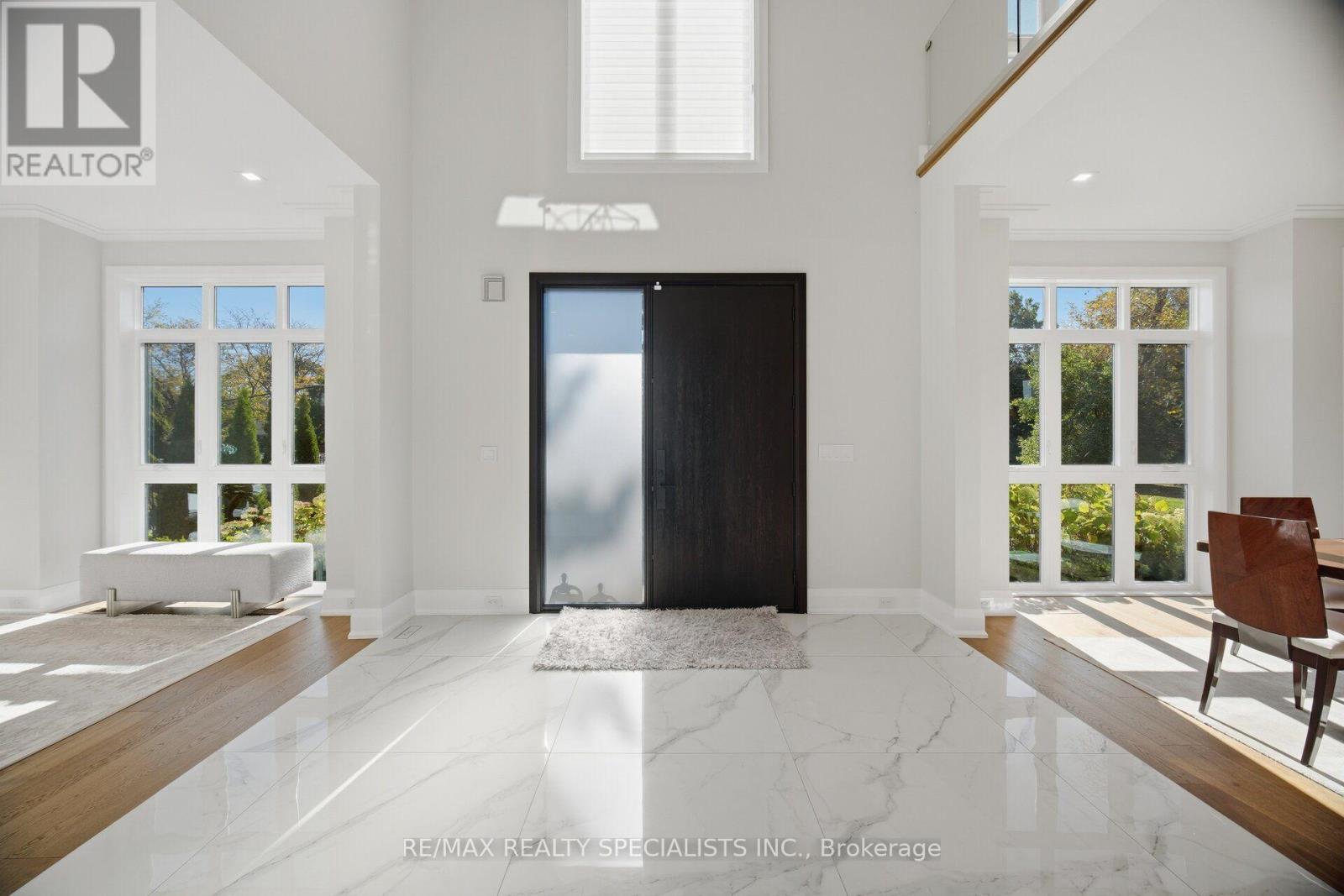 Photo of 2107 LAKESHORE ROAD W