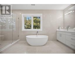 2107 Lakeshore Road W, Oakville, ON L6L1G6 Photo 26