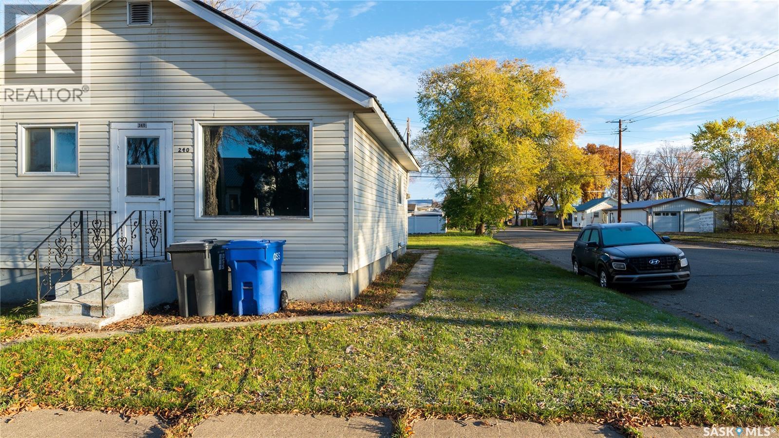 240 6th AVENUE E, Canora — photo 2