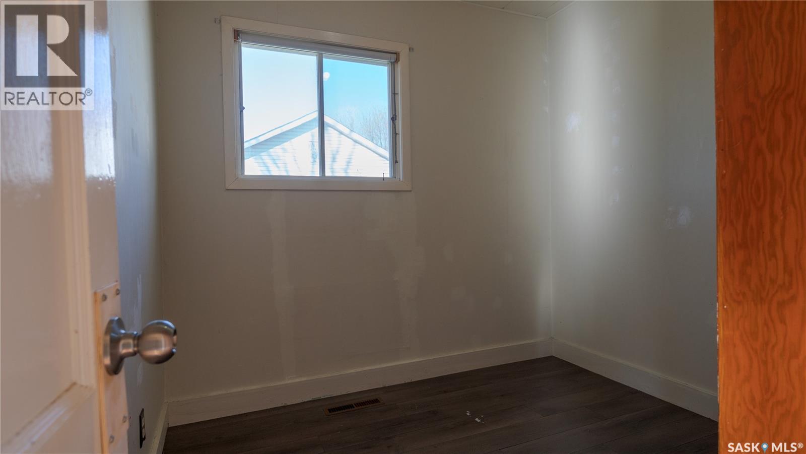 240 6th AVENUE E, Canora — photo 31