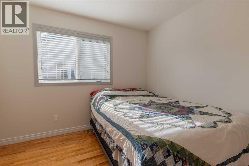 3104 22 Street, photo 21 of 47