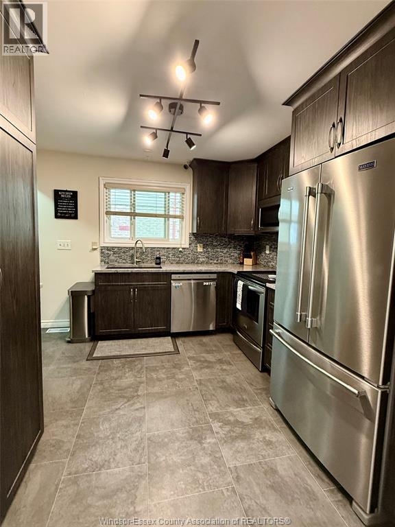 3090 FAIRLANE CRESCENT, Windsor — photo 12