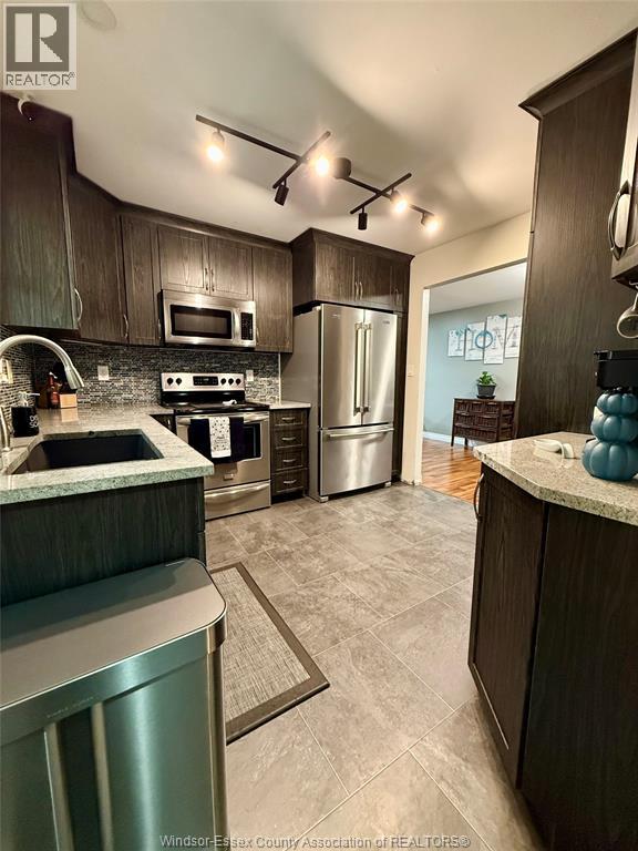 3090 FAIRLANE CRESCENT - 13