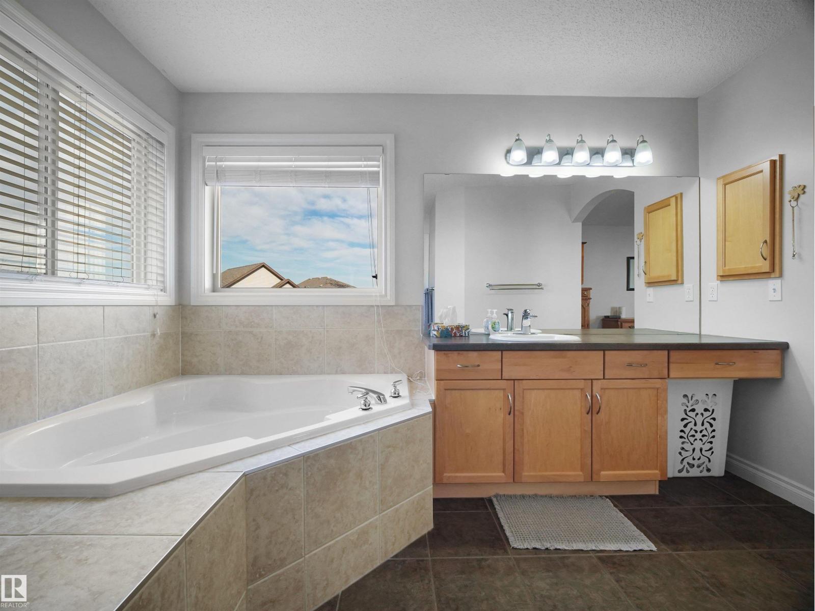 Property photograph 18 for MLS E4514318