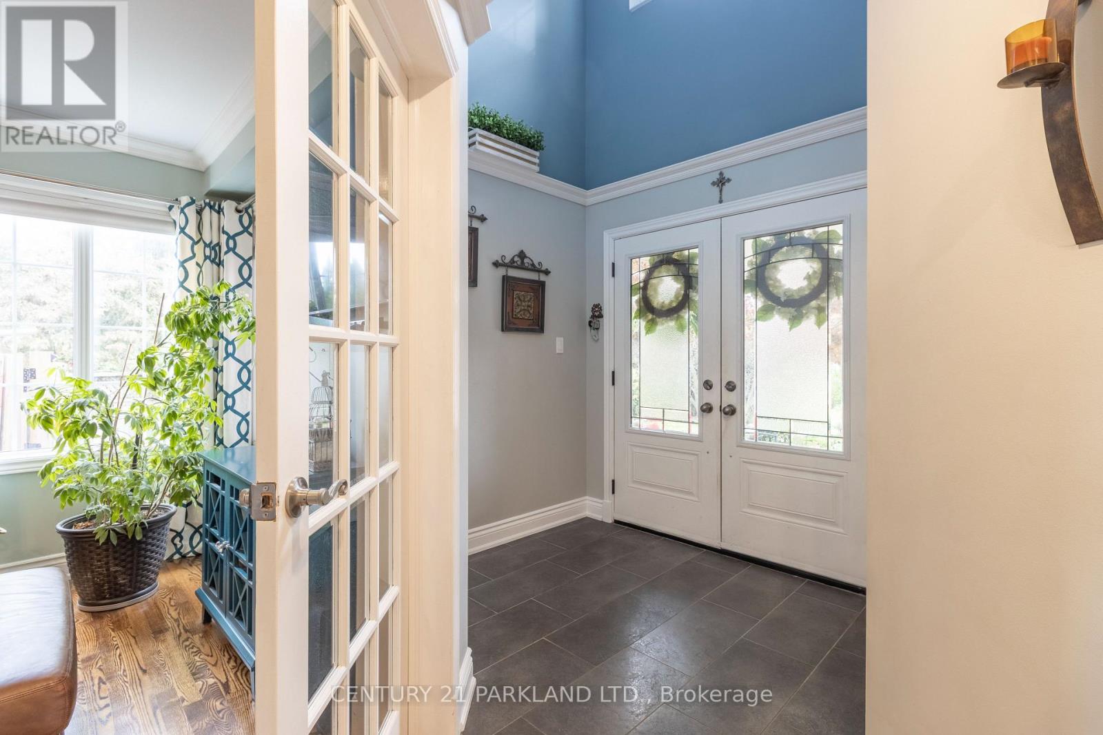 18 Napier Court, Whitby, ON photo 3