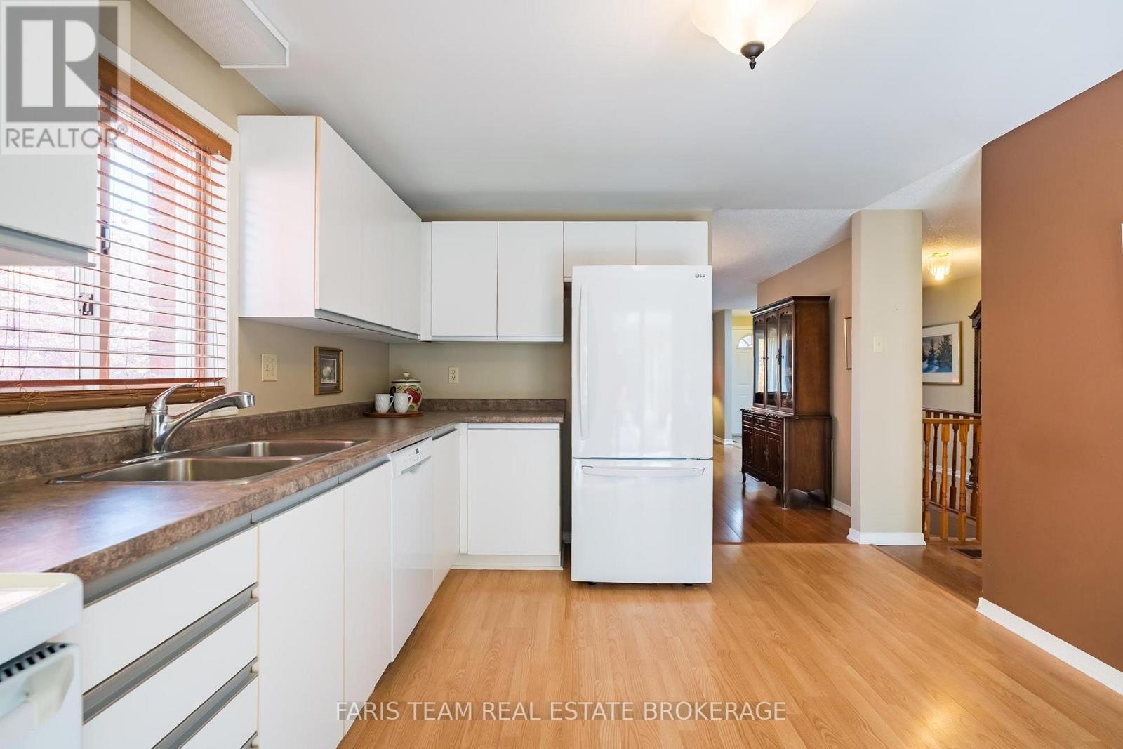 29 Ferguson Drive, Barrie photo 4
