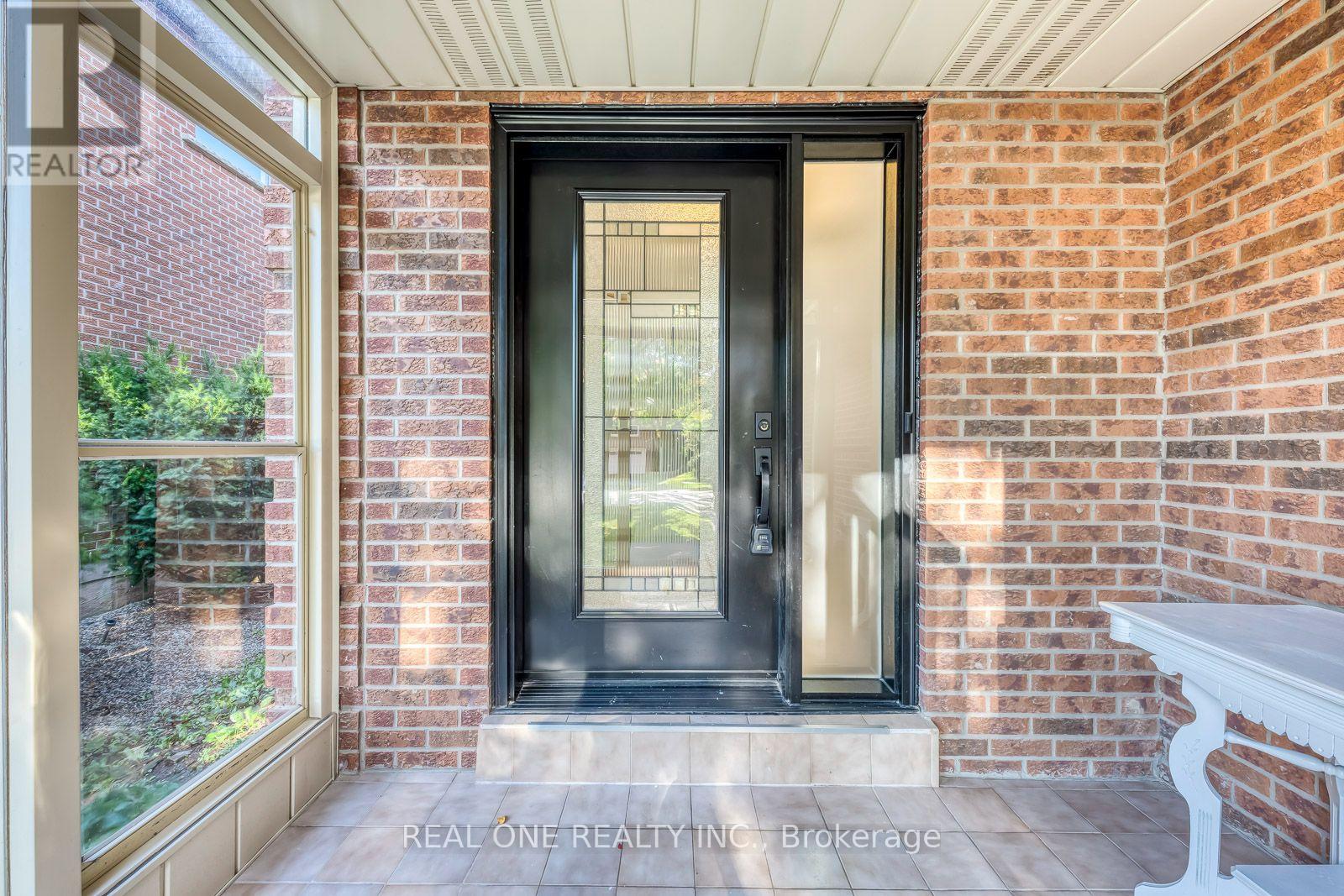 Photo of 403 PARKRIDGE CRESCENT