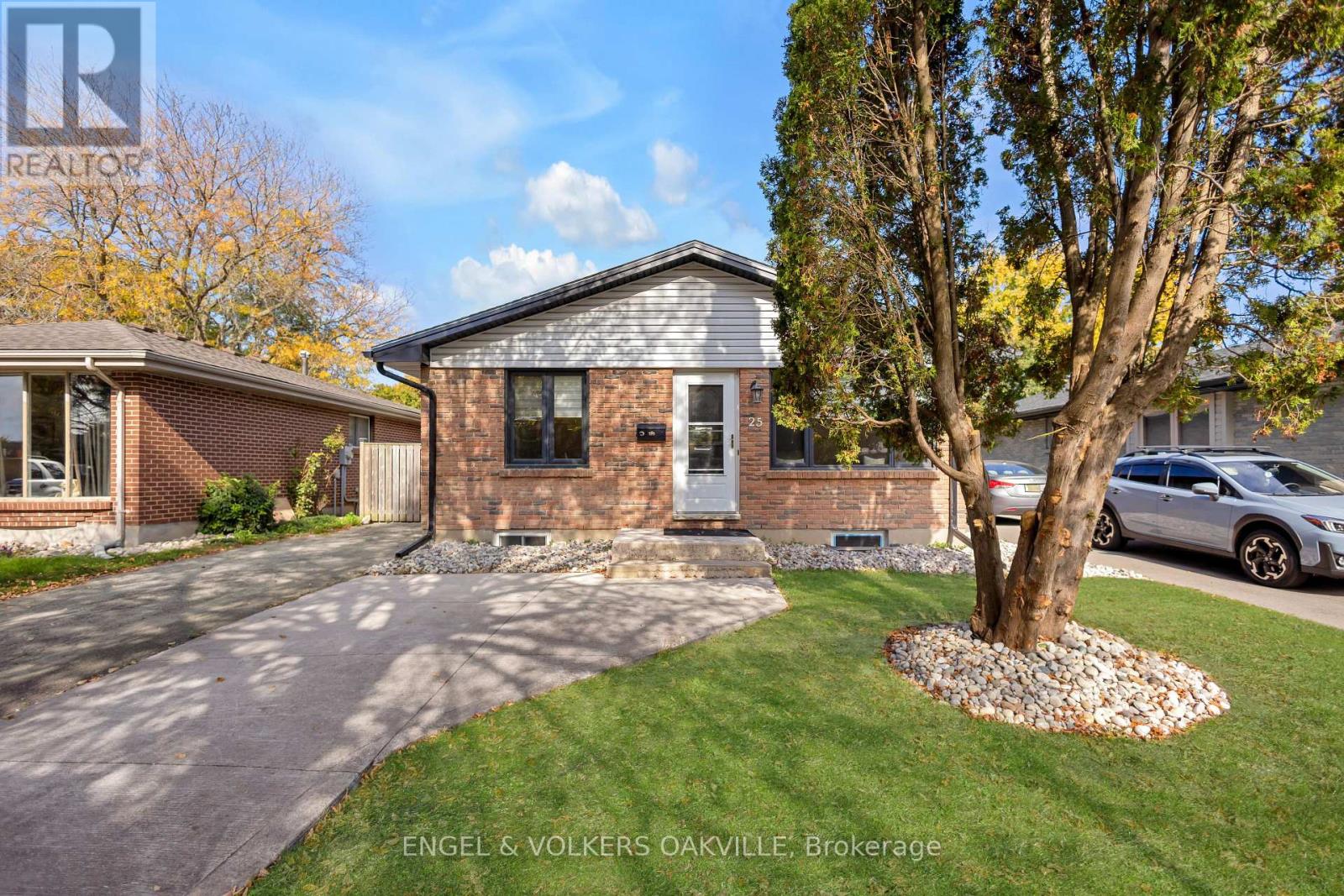 25 Hines Crescent, London South, ON photo 2