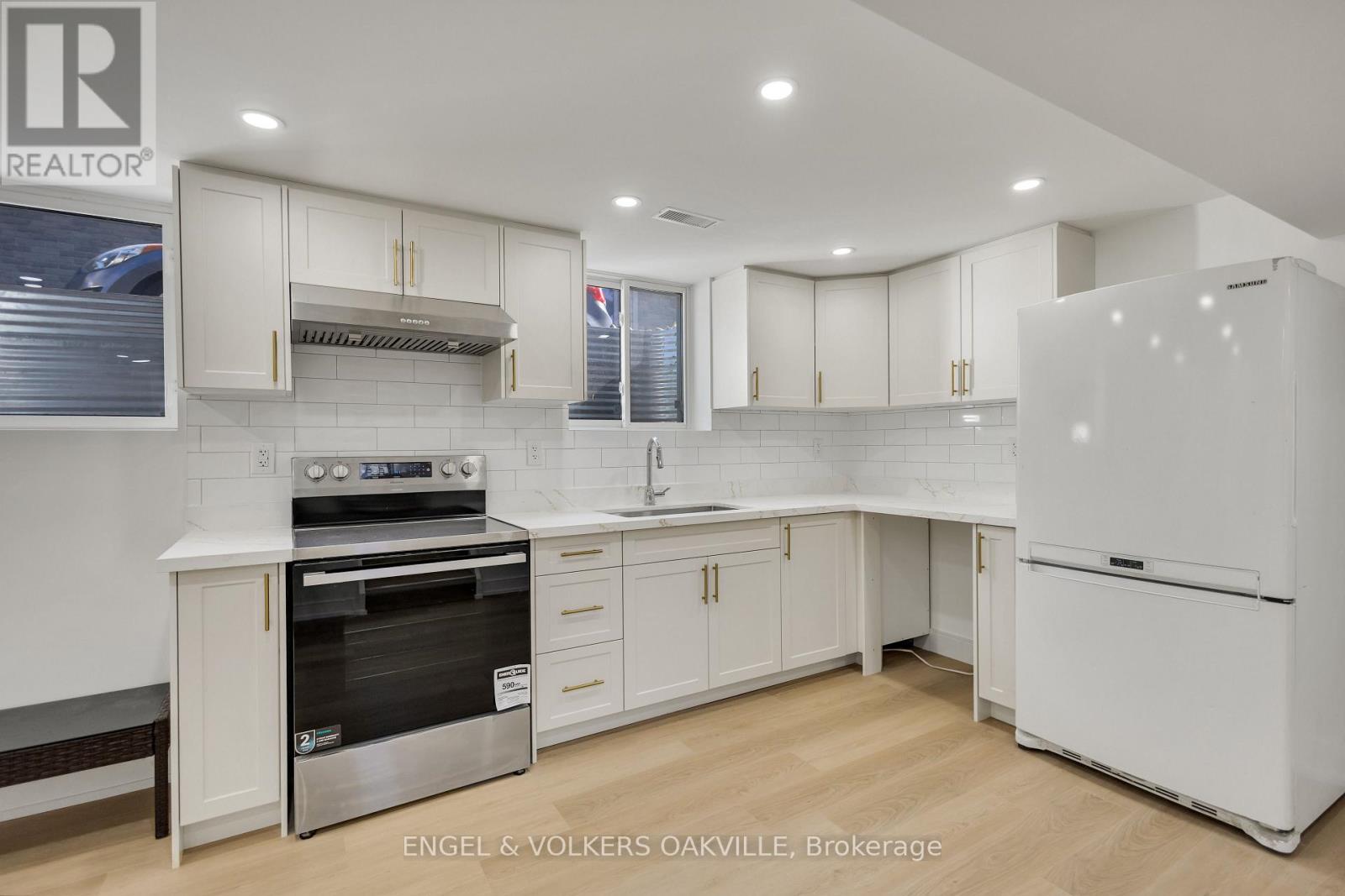 25 Hines Crescent, London South, ON photo 22