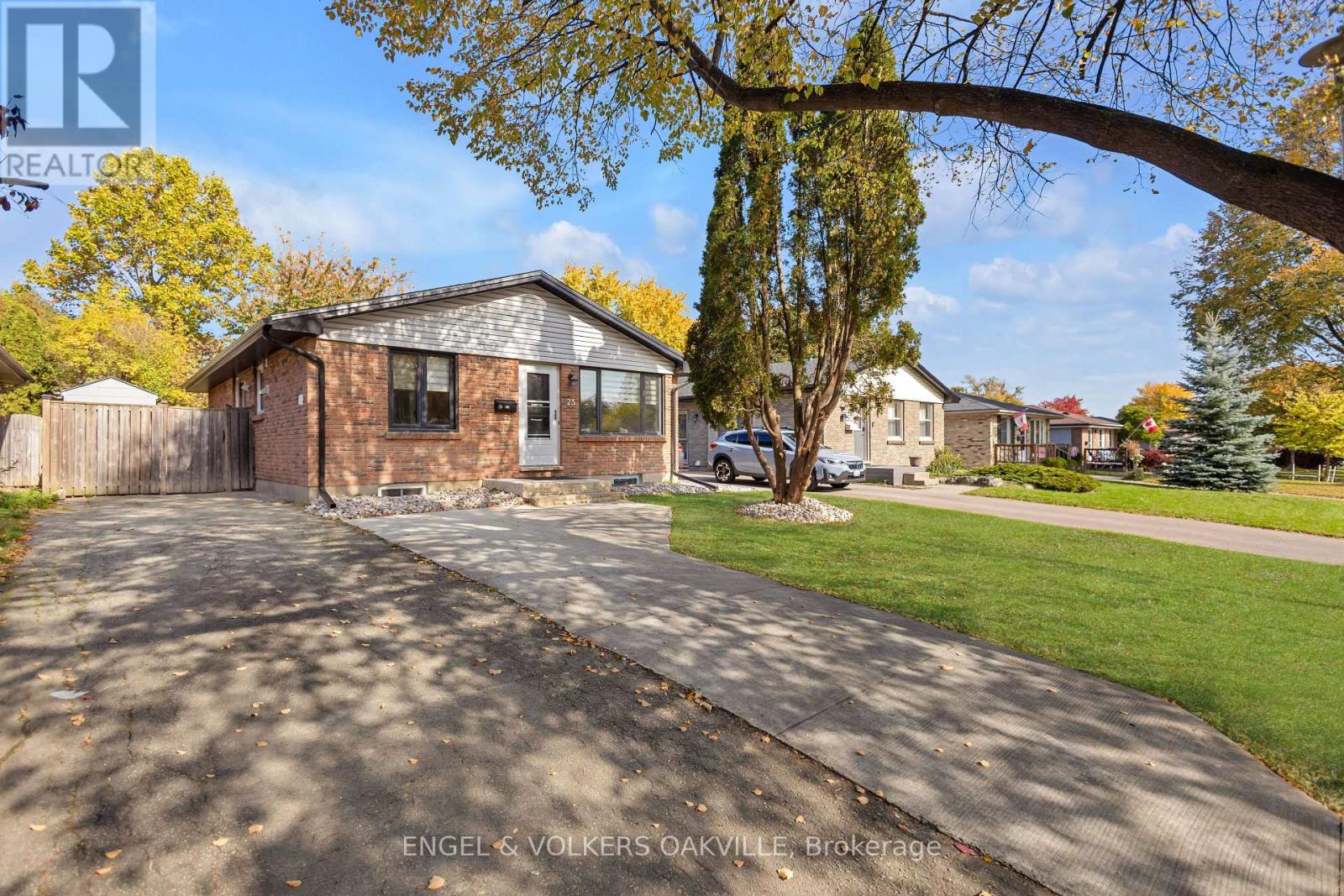 25 Hines Crescent, London South, ON photo 3