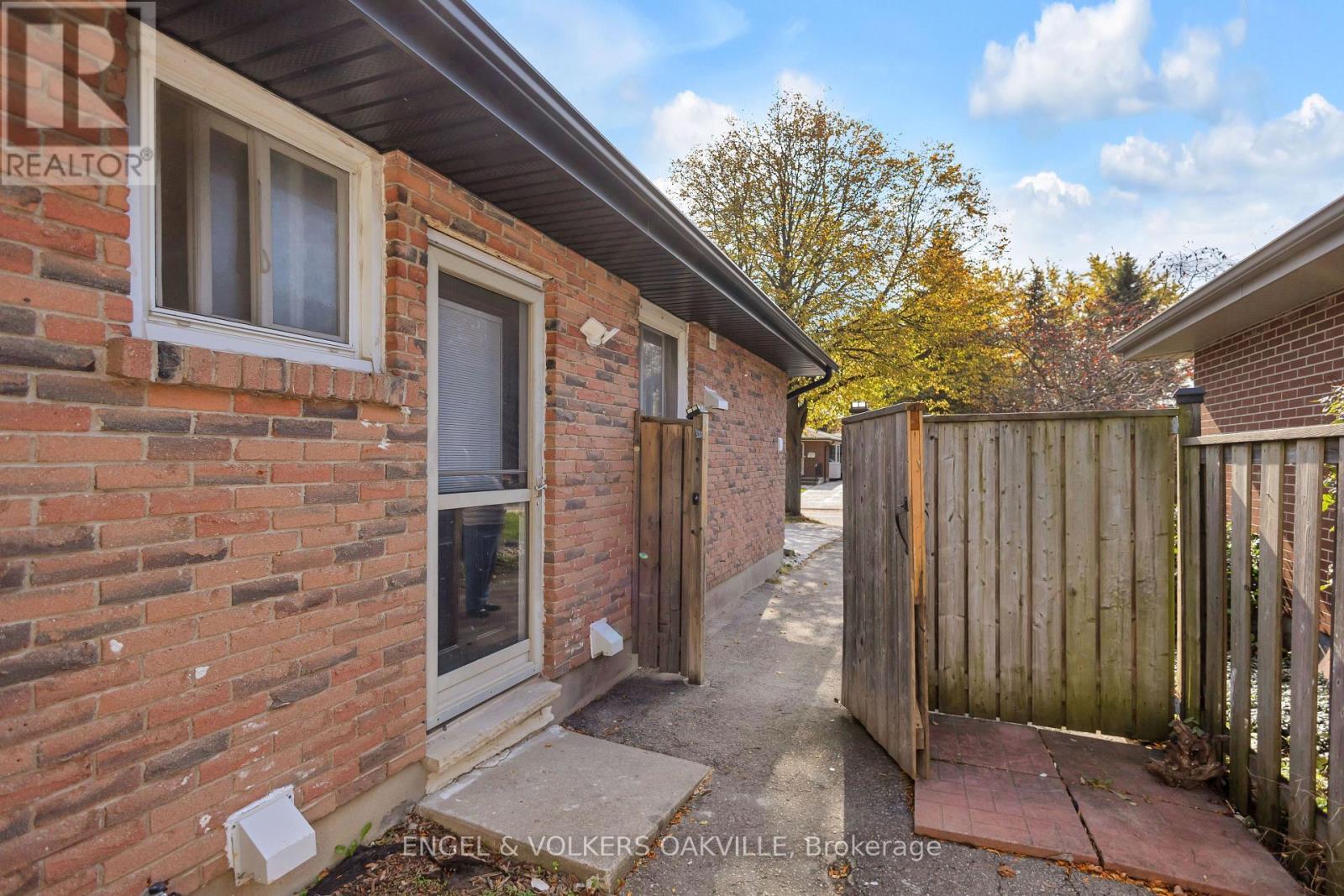 25 Hines Crescent, London South, ON photo 44