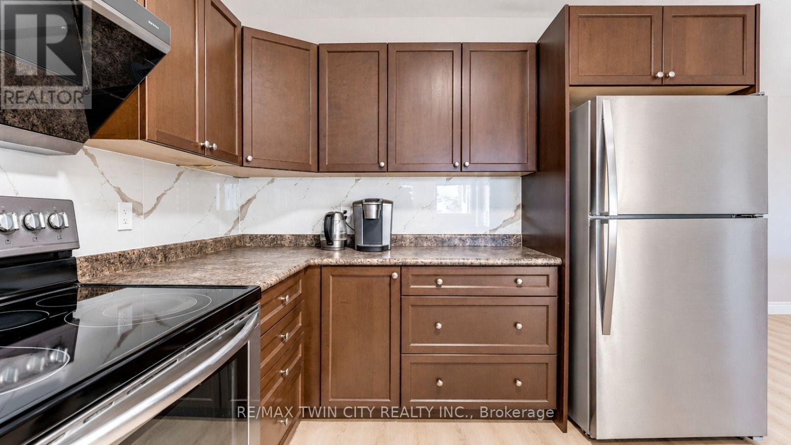 639 CRAWFORD Crescent, Woodstock, ON photo 9