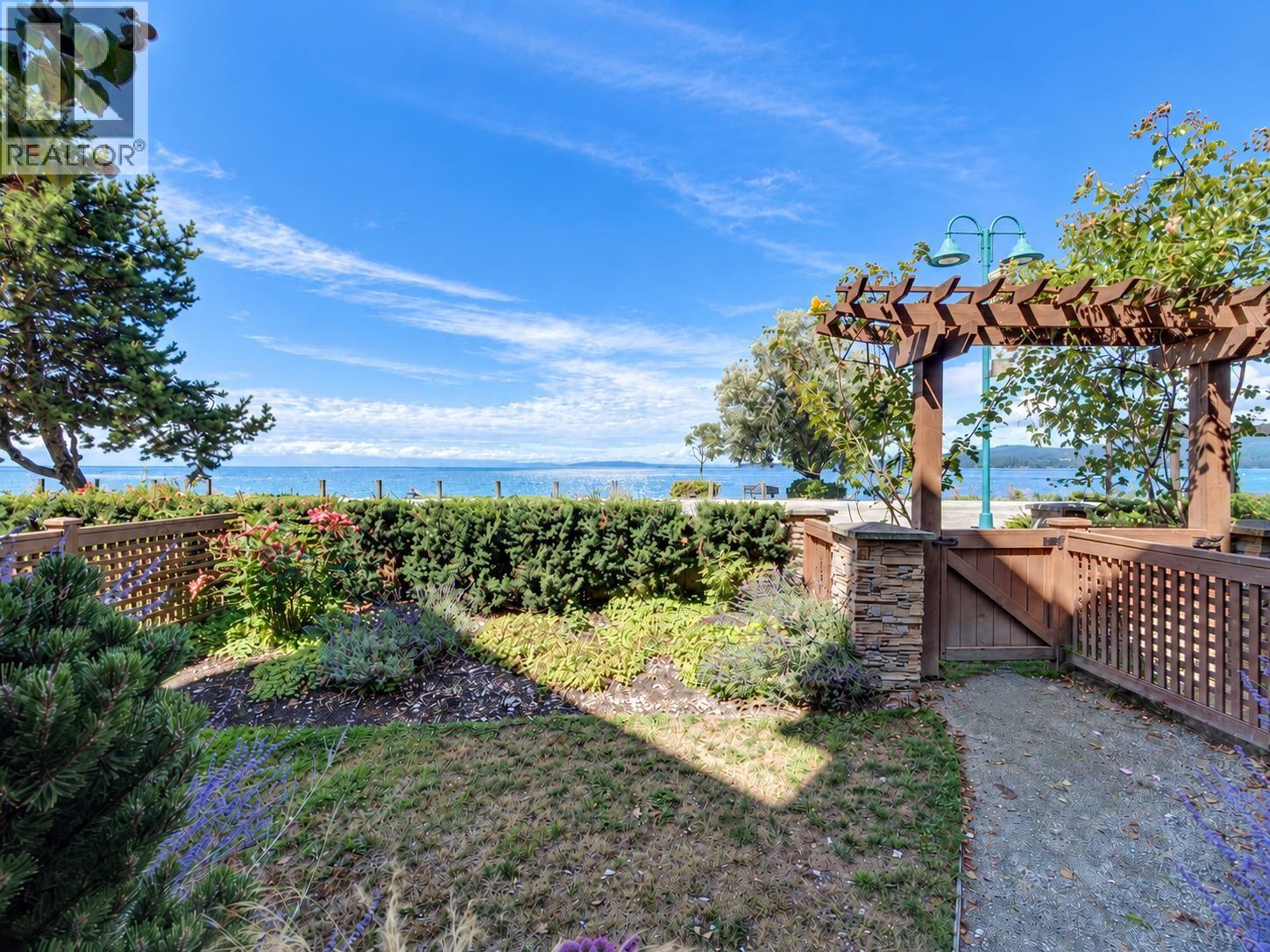 105 5160 DAVIS BAY Road, Sechelt