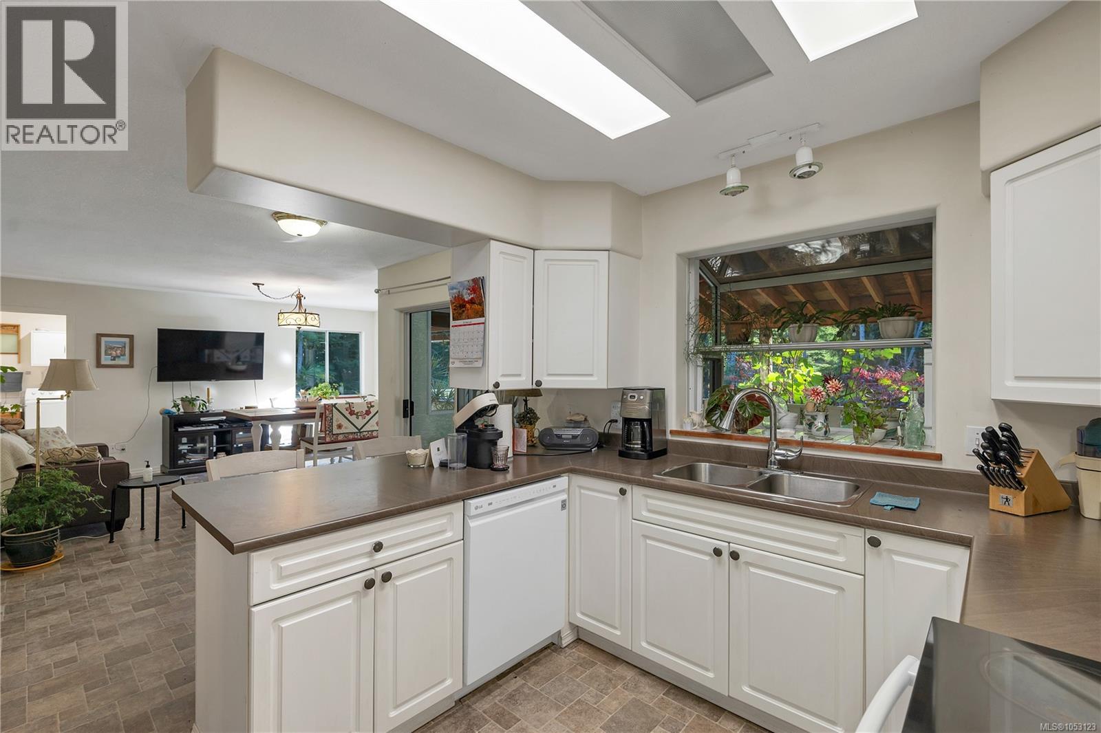 1492 Hyacinthe Bay Rd - 17