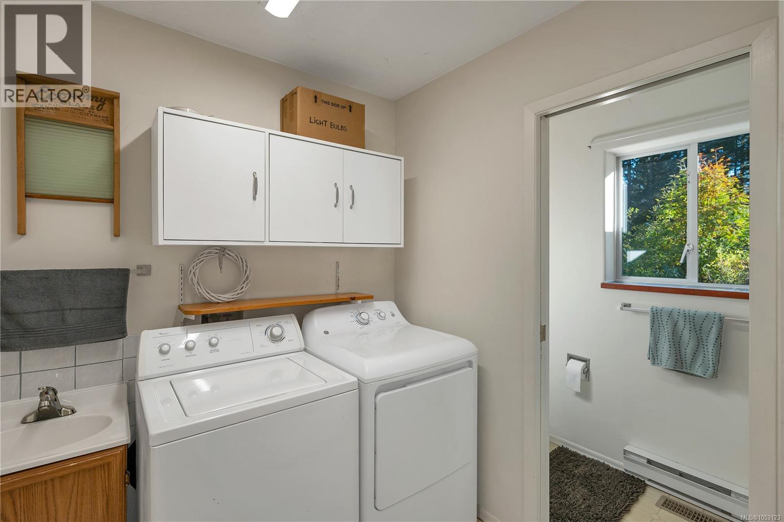 1492 Hyacinthe Bay Rd - 28