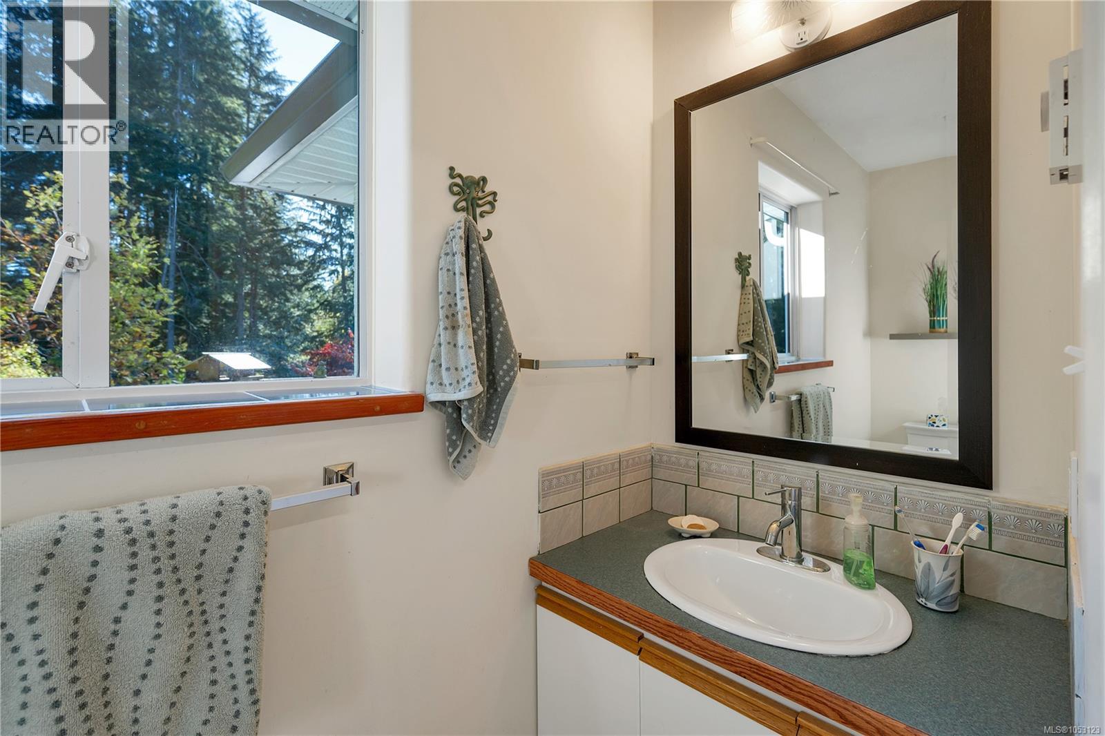 1492 Hyacinthe Bay Rd - 29