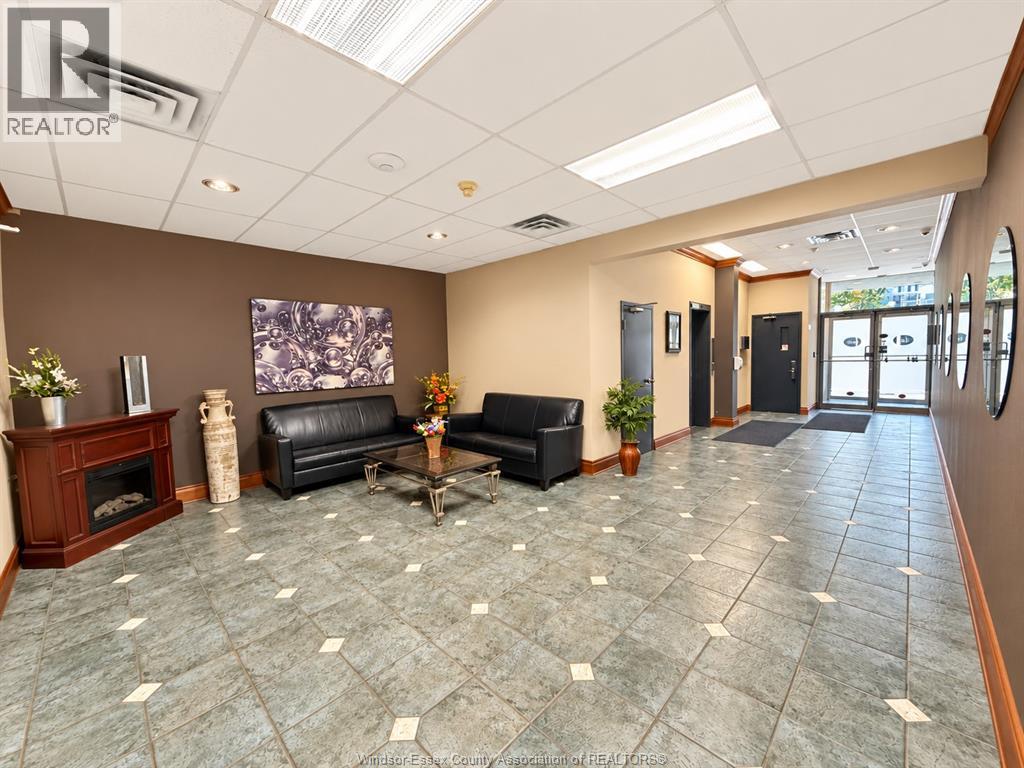 #4D 540 OUELLETTE AVENUE - 18